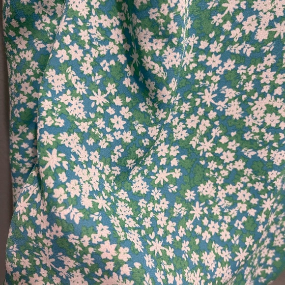 Loft Outlet Size M office wear, puff sleeve, ruffled neck top in great condition - Picture 6 of 13